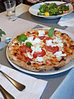 Pizzeria La Perla food