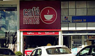 Café Mais outside