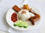 Ayam Penyet Berapi (batu Gajah Perdana) inside