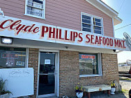 Clyde Phillips Seafood Mkt inside