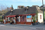 La Villervillaise outside