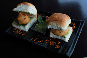 Goli Vada Pav