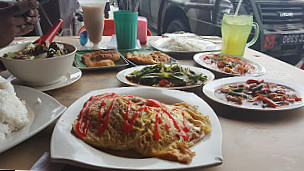 Selera Kampung (masakan Panas) Makanan Ala Thai Dan Pantai Timur