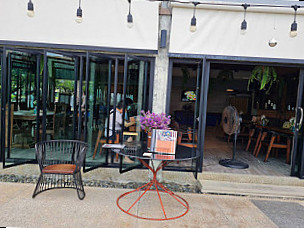 Coral Vine Bar And Restaurant