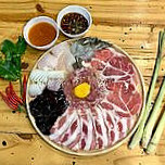 เฮียต้อมหมูทะ ตลาดนัดรถไฟศรีนครินทร์