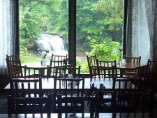 Pickwick Inn