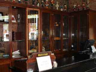 Historic Broadway Tavern
