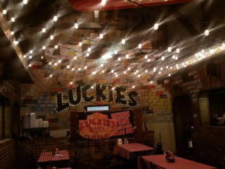 Luckies Barn&Grill