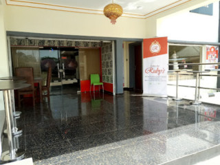 Emirate Lounge