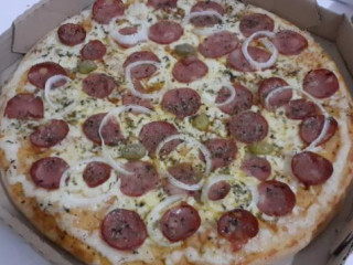 M C E Pizzaria