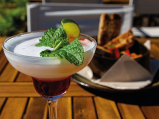 P4 Beach Lounge
