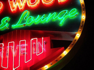 Redwood Lounge Pkg Liquors