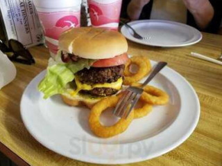 Papa Tom's Drive In