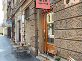 Tink Superfood Café (center)