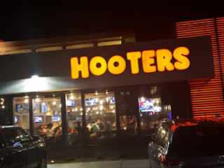 Hooters