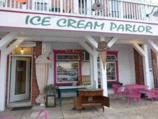 Ice Cream Parlor