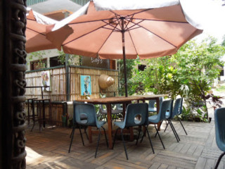 Arne's Cafe