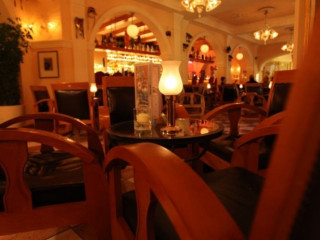 Commedia Dell'arte Cafebar