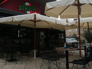 Illy Street Café