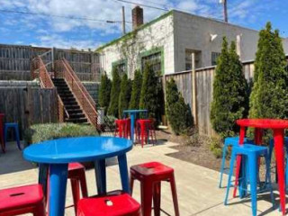 Iconic Kitchen And Drinks