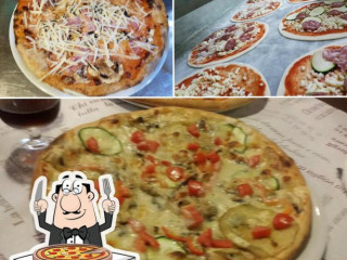 Pizzeria Da Marino Con Forno A Legna