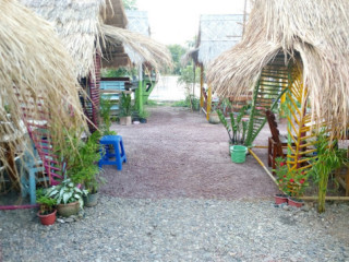 ร้านเงาะเเงะ