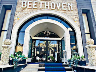 Beethoven And Cafe