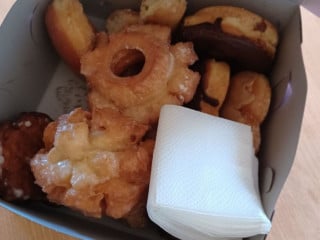 Tan's Donuts
