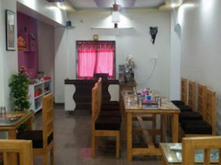 Shree Mahalaxmi Dining Hall (hill Drive)