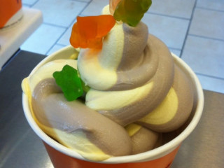 Yogeeze Frozen Yogurt