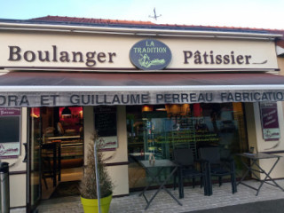 Au Chateau