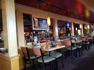 Red Robin Gourmet Burgers And Brews