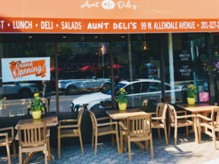 Aunt Deli's Cafe, Deli, Eats