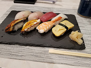 Yì よし