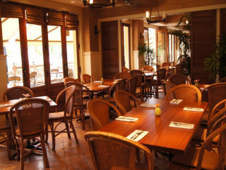 Tommy Bahama's Tropical Cafe