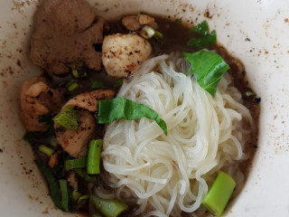 ก๋วยเตี๋ยวเรือ ดำเนินฯ