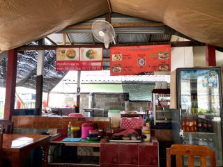 ร้านข้าวซอยไก่เทอดไทย Mǎn Xīng Dié Miàn Xiàn