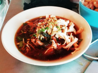 ก๋วยเตี๊ยวไก่มั้ยหละ