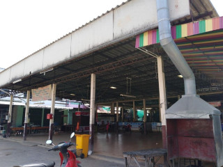 ตลาดสดเทศบาลเนินกุ่ม
