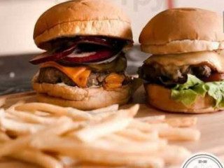 Trio Burger