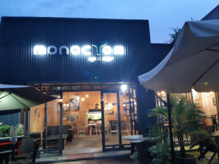 Monocrom Cafe Bistro