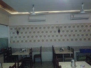Hotel Shree Aryas Restaurant