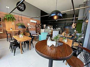 Le Bari Cafe