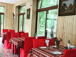 Qırmızı Qerenfil Restoranı