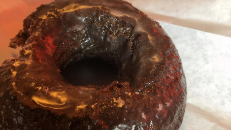 Donut De Bolo Com Cobertura De Chocolate