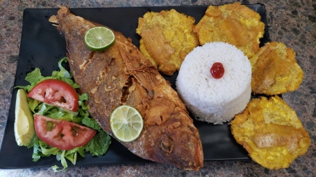 Pescado Frito Entero Con Tostones Y Arroz