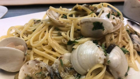 Linguini Clams With Garlic Olive Oil