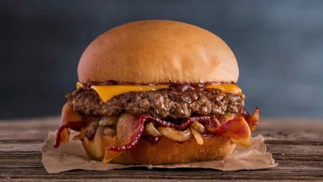 Hambúrguer De Churrasco Com Bacon E Cheddar