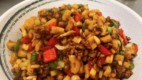 Stir-Fried Bamboo Shoots With Minced Pork Ròu Mò Chǎo Xiǎo Sǔn