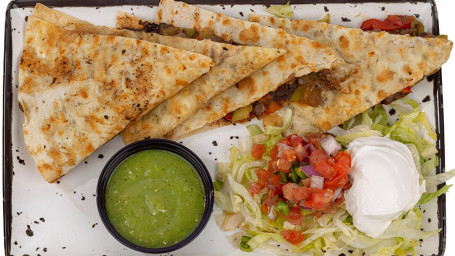 Quesadilla De Vegetais Grelhados De Feijão Preto